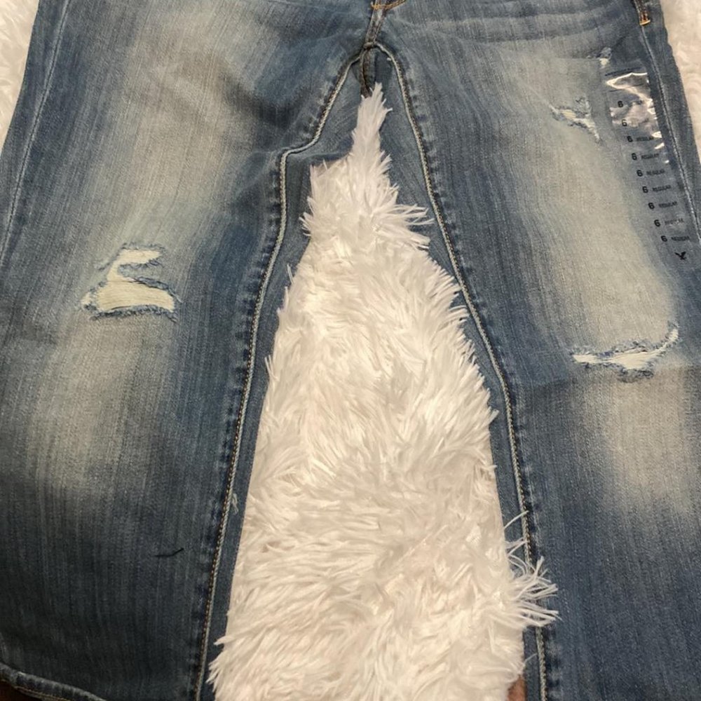 NWT AMERICAN EAGLE AE ARTIST CROP JEANS SZ 6 SUPER CUTE! DISTRESSED